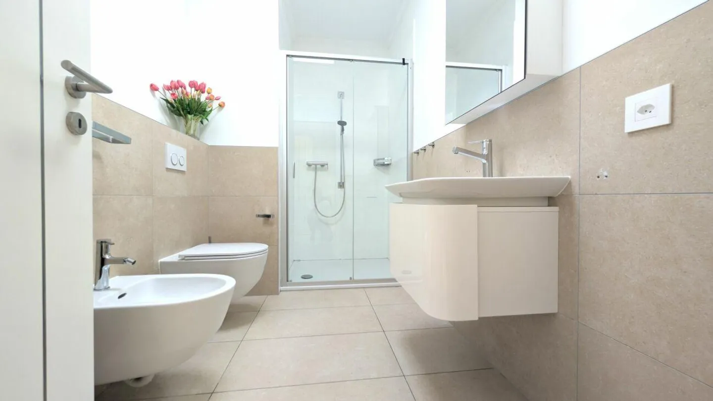 Prestigious penthouse with generous spaces and three panoramic balconies - Photo 16 of 19