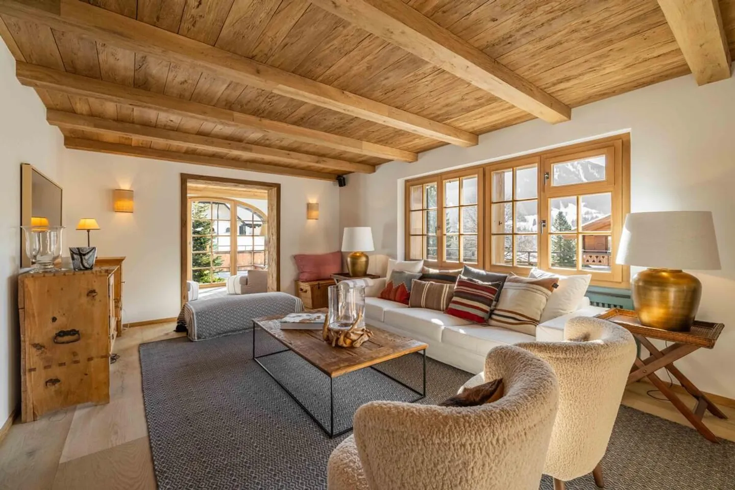 Chalet esclusivo, completamente ristrutturato con vista sulle montagne soleggiate a Klosters - Foto 3 di 4