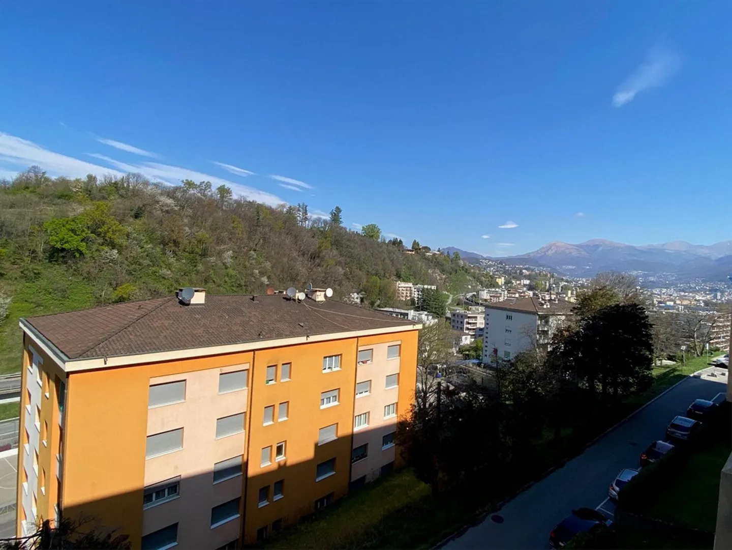 APPARTAMENTO 3.5 TUTTO ARREDATO - PAZZALLO (UNI) - Foto 2 di 14