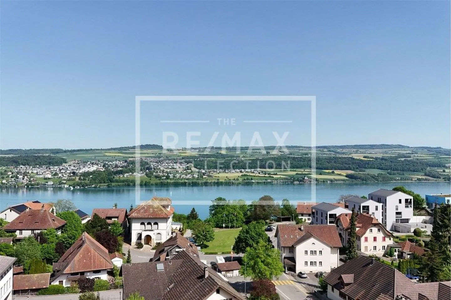 Exclusive 5.5-room single-family house with lift, lake and mountain view, photovoltaic system, LOXONE - Photo 12 of 13