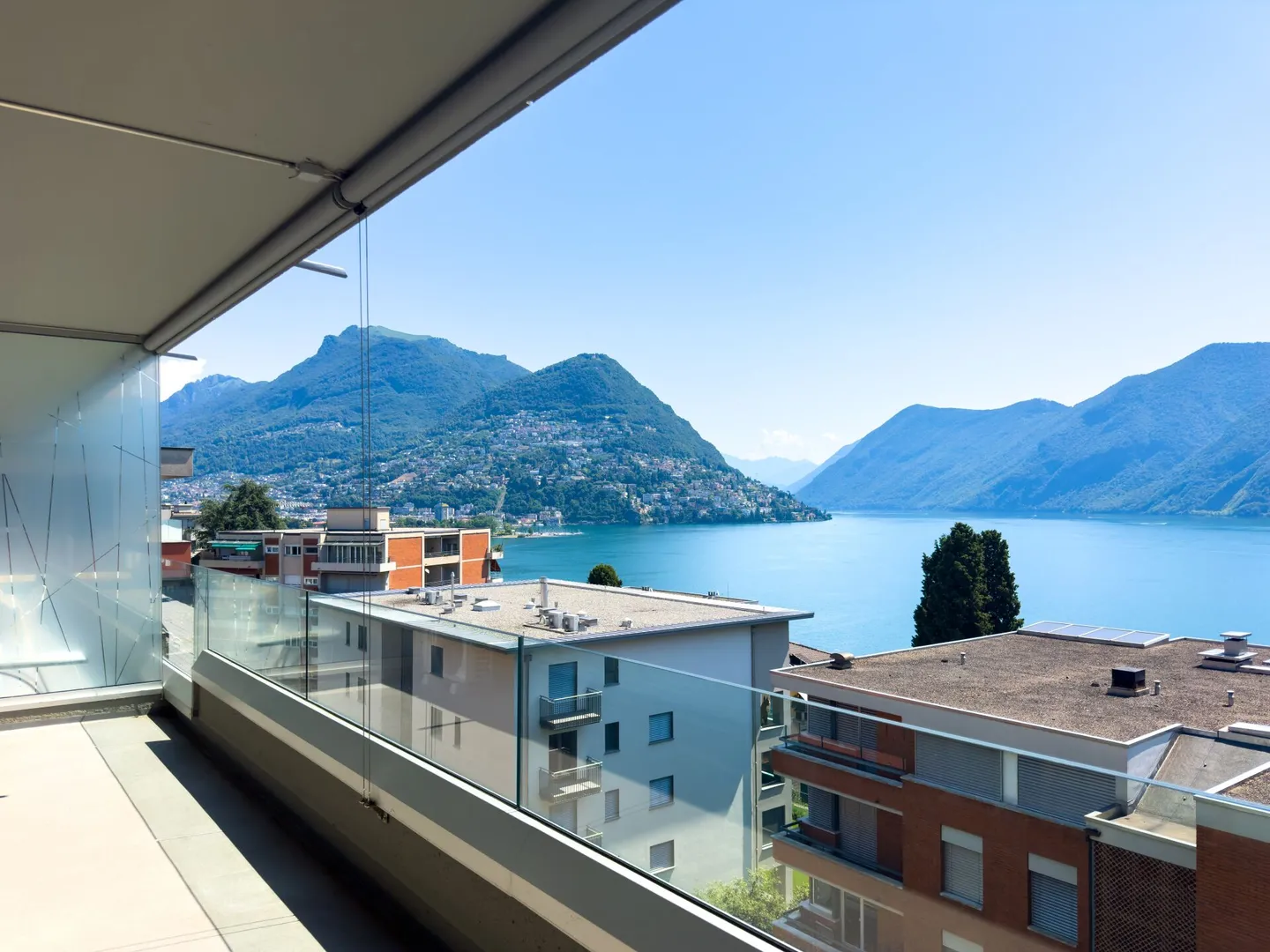 Appartamento di 6 locali con magnifica vista lago - Foto 1 di 4