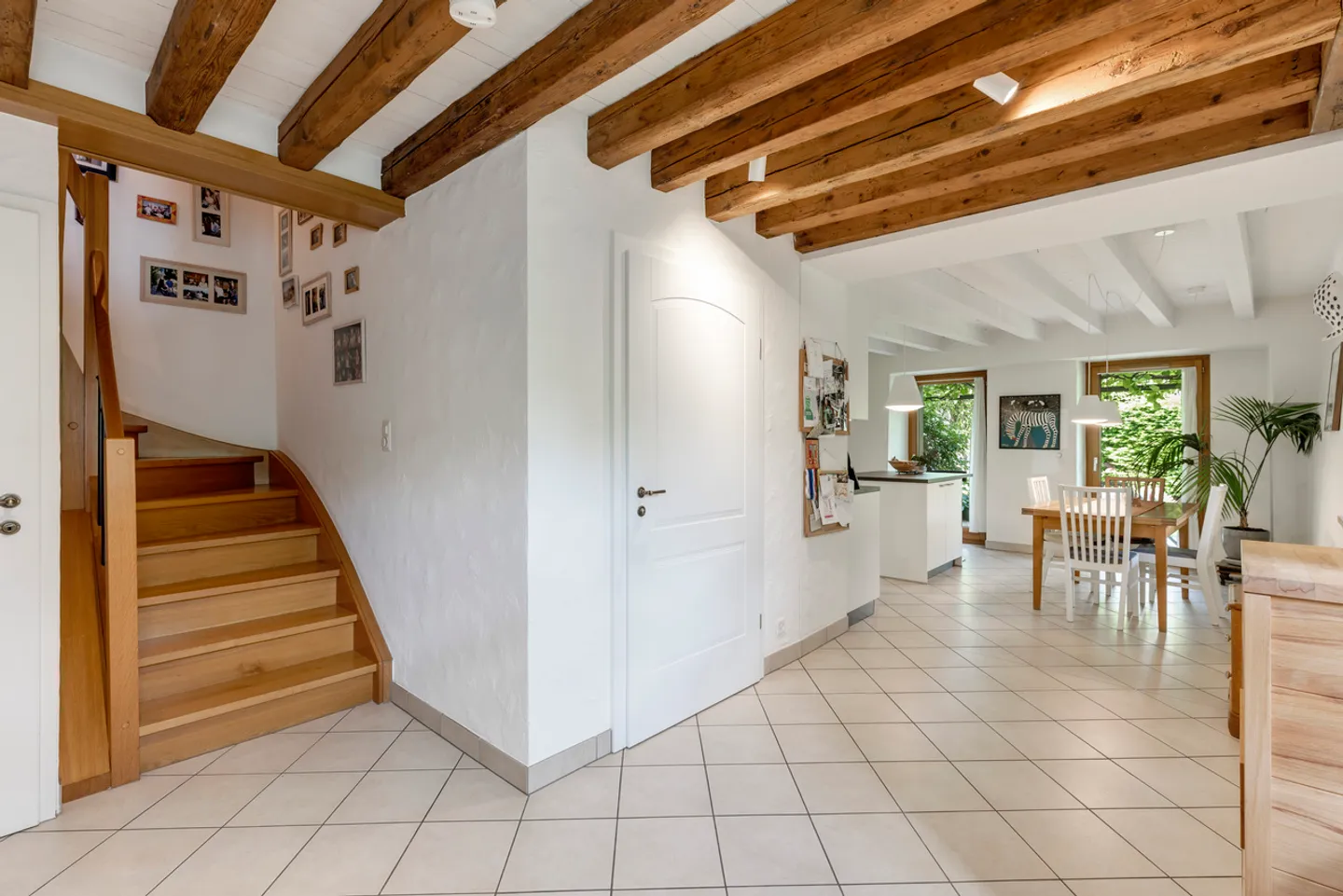 Schönes Haus mit 4 Zimmern - Foto 3 von 6