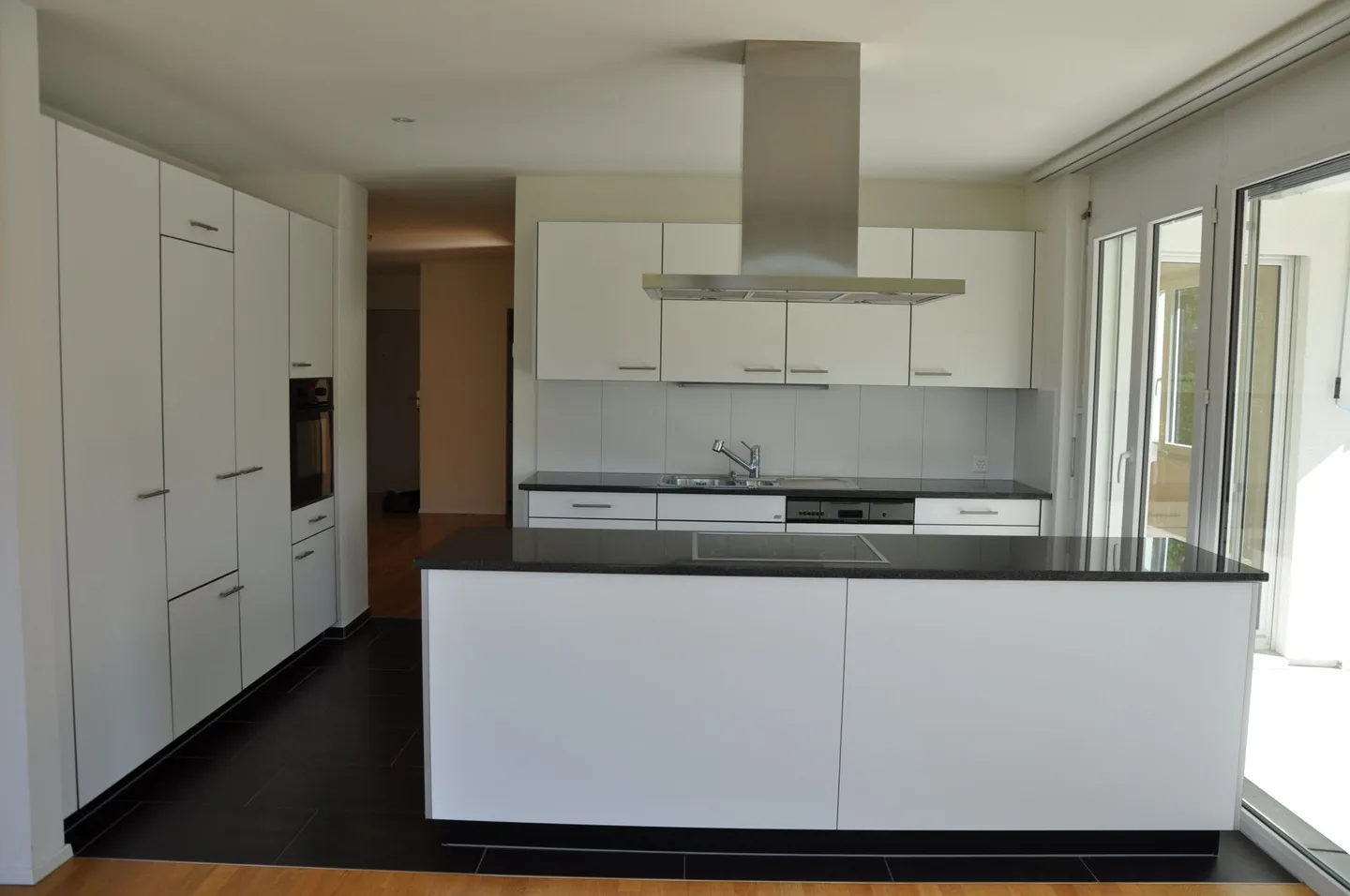 Modern, spacious, comfortable - 4.5-room apartment with balcony - Photo 2 of 14