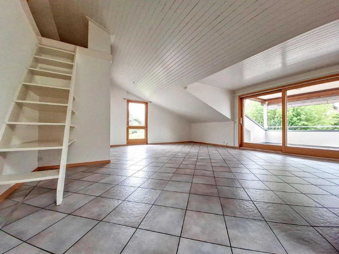 3.5 Room Apartment - Photo 2 of 12