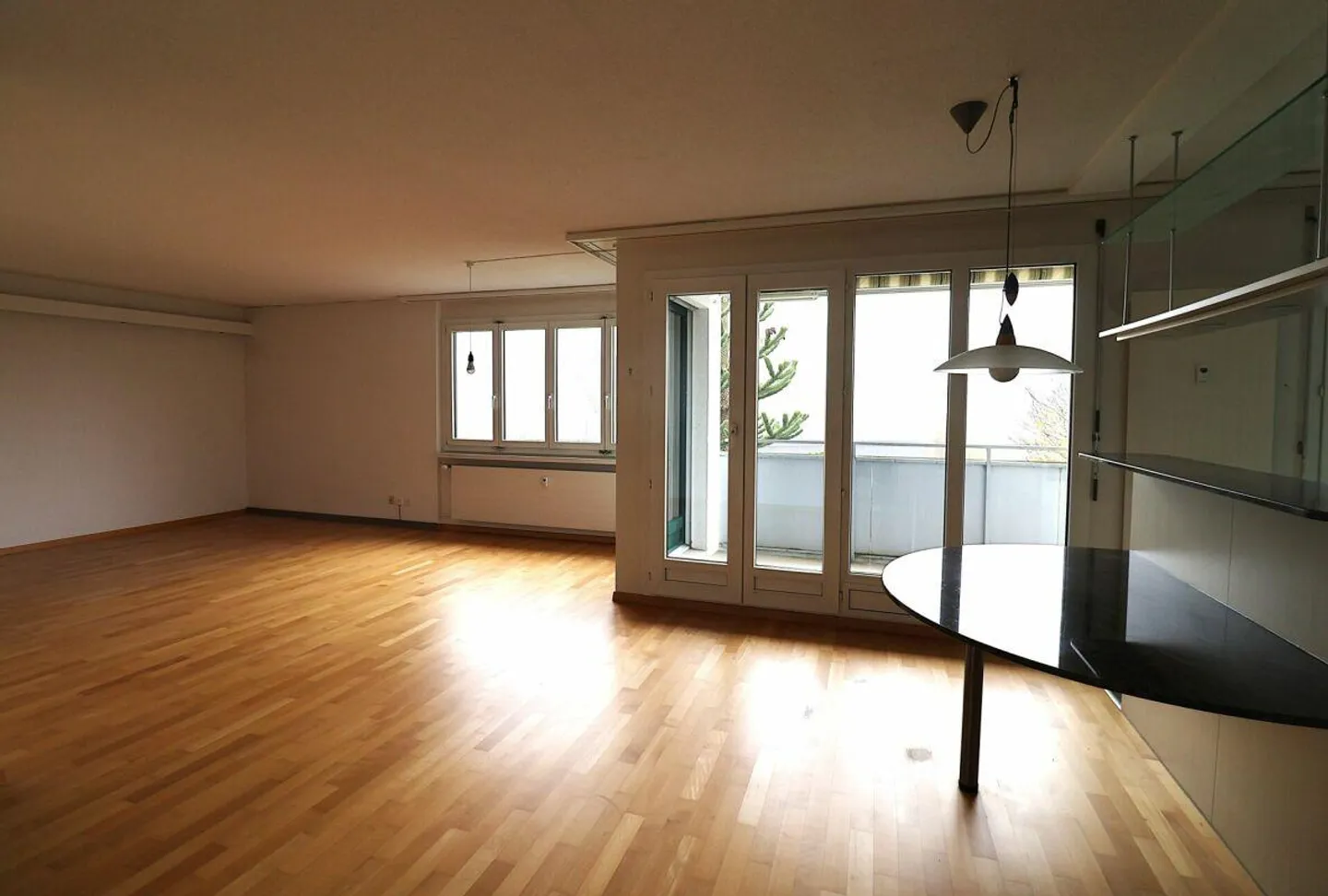 Quiet location, spacious apartment with parking space - Photo 6 of 11