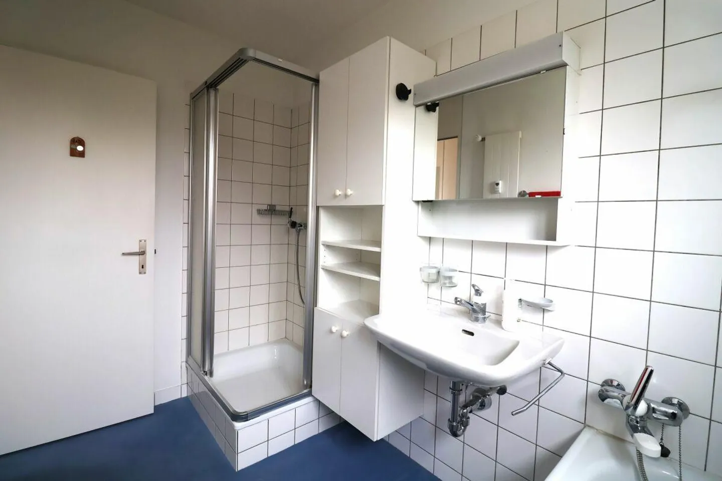 Quiet location, spacious apartment with parking space - Photo 8 of 11