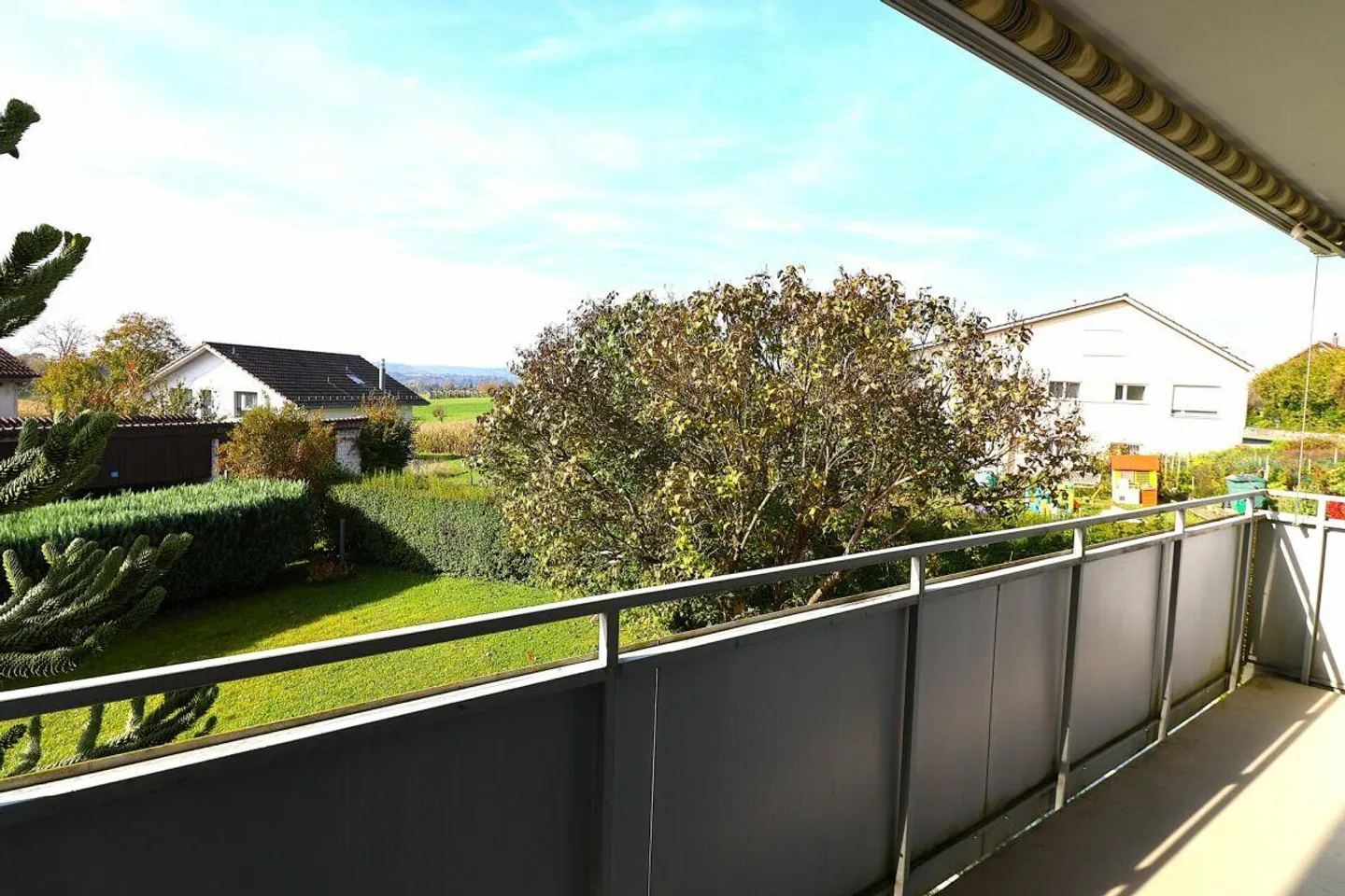 Quiet location, spacious apartment with parking space - Photo 10 of 11