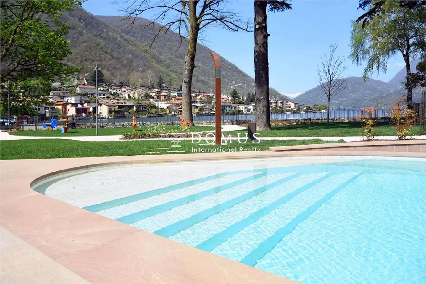 Duplex a lago con giardino - Foto 4 di 8