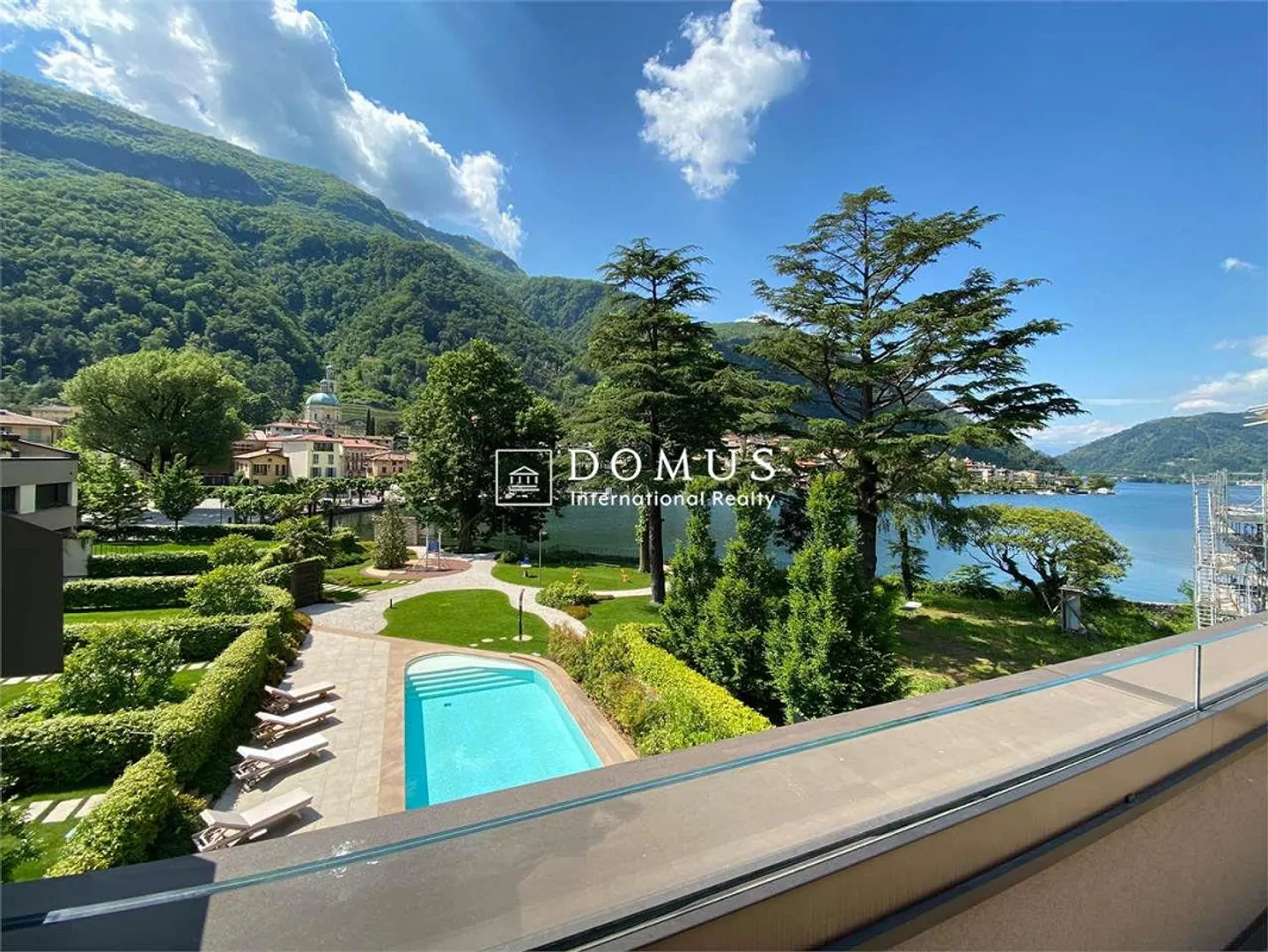 Duplex a lago con giardino - Foto 1 di 8