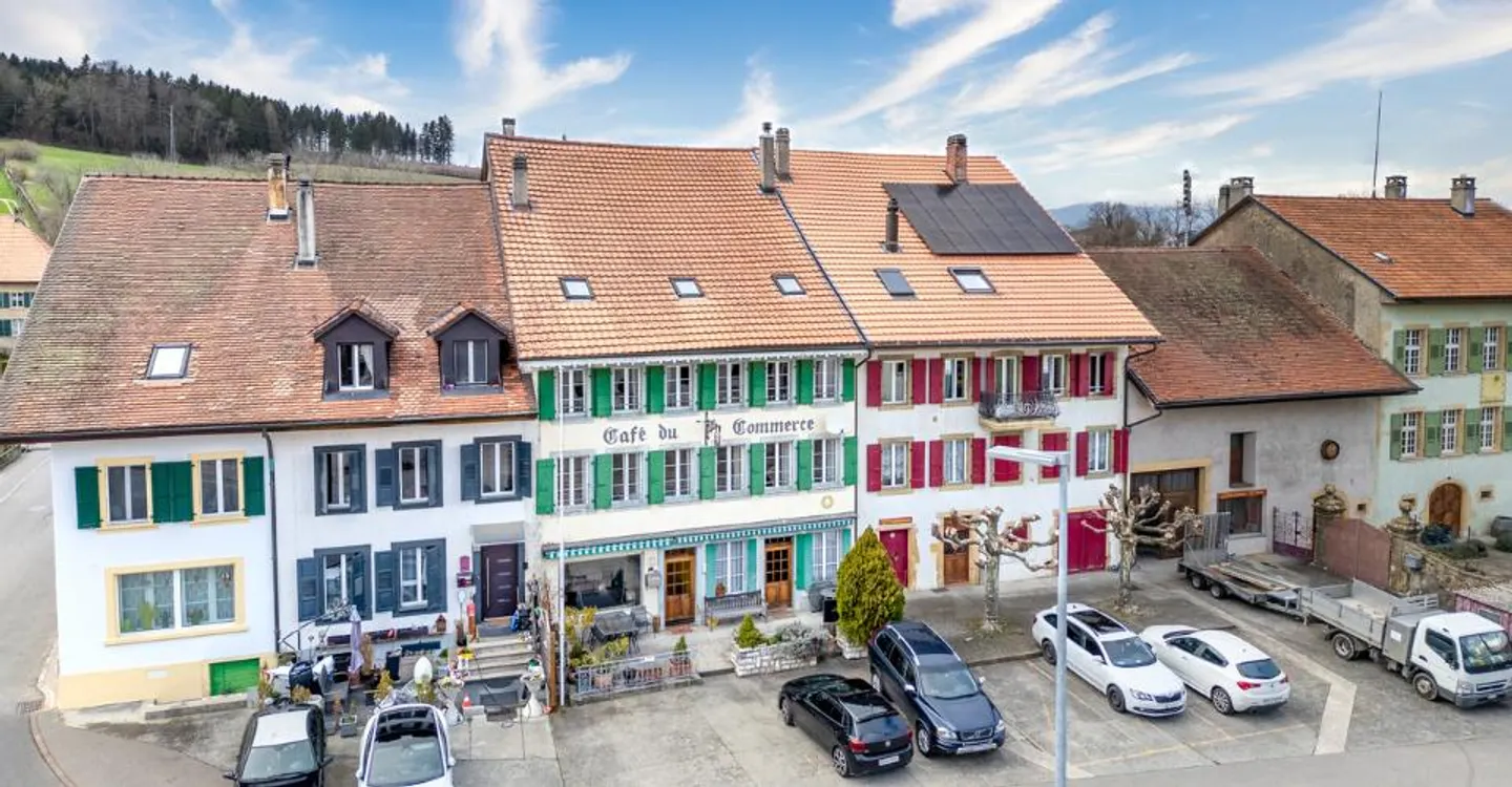 Maison Familiale Spacieuse à Vallamand - Photo 1 sur 12