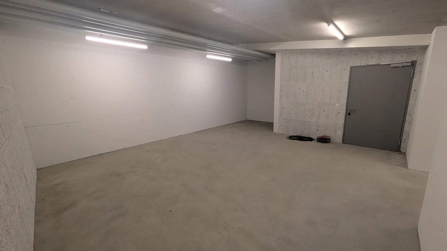 Spacious Storage Room in Regensdorf - Photo 5 of 13