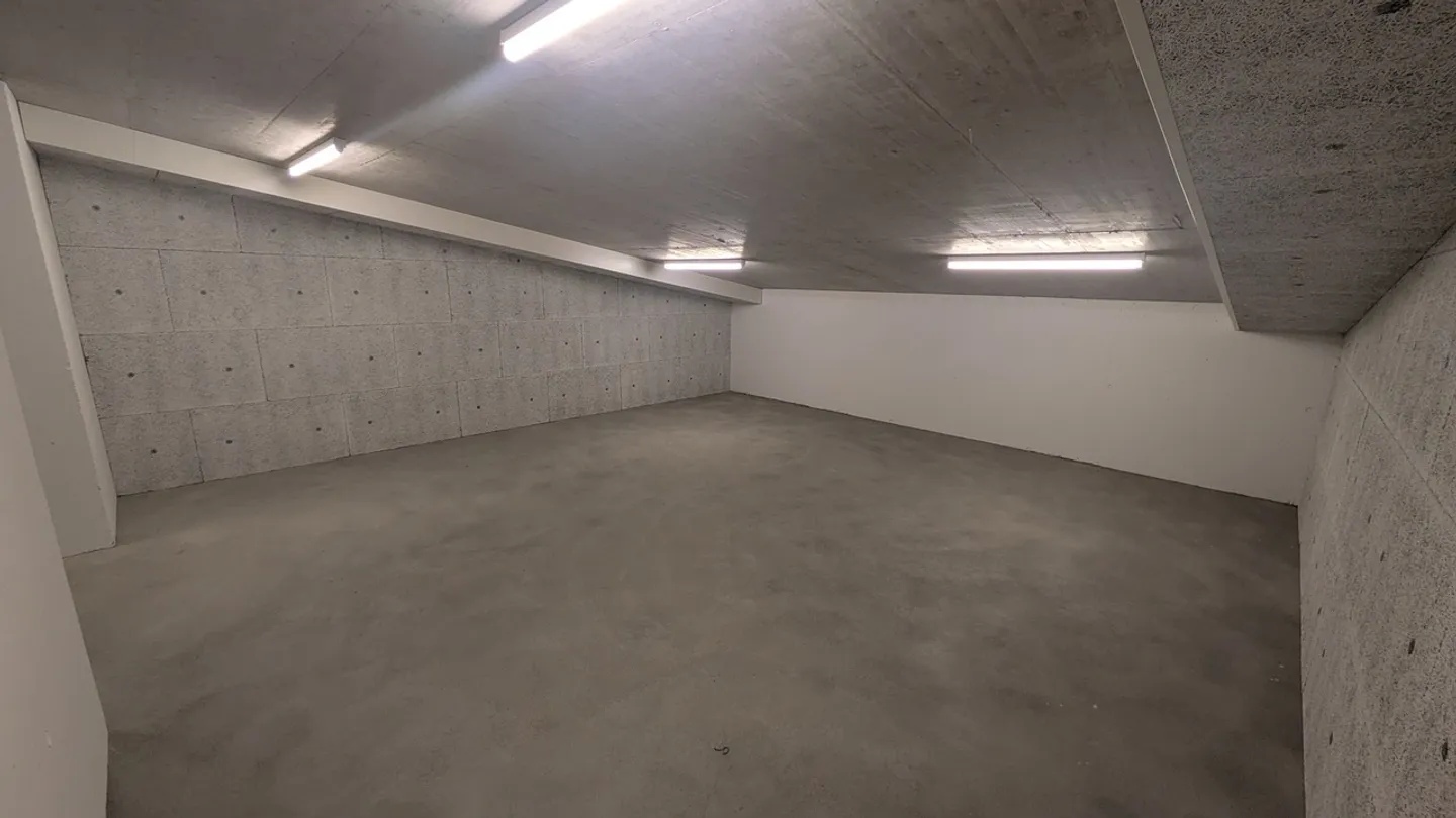 Spacious Storage Room in Regensdorf - Photo 6 of 13