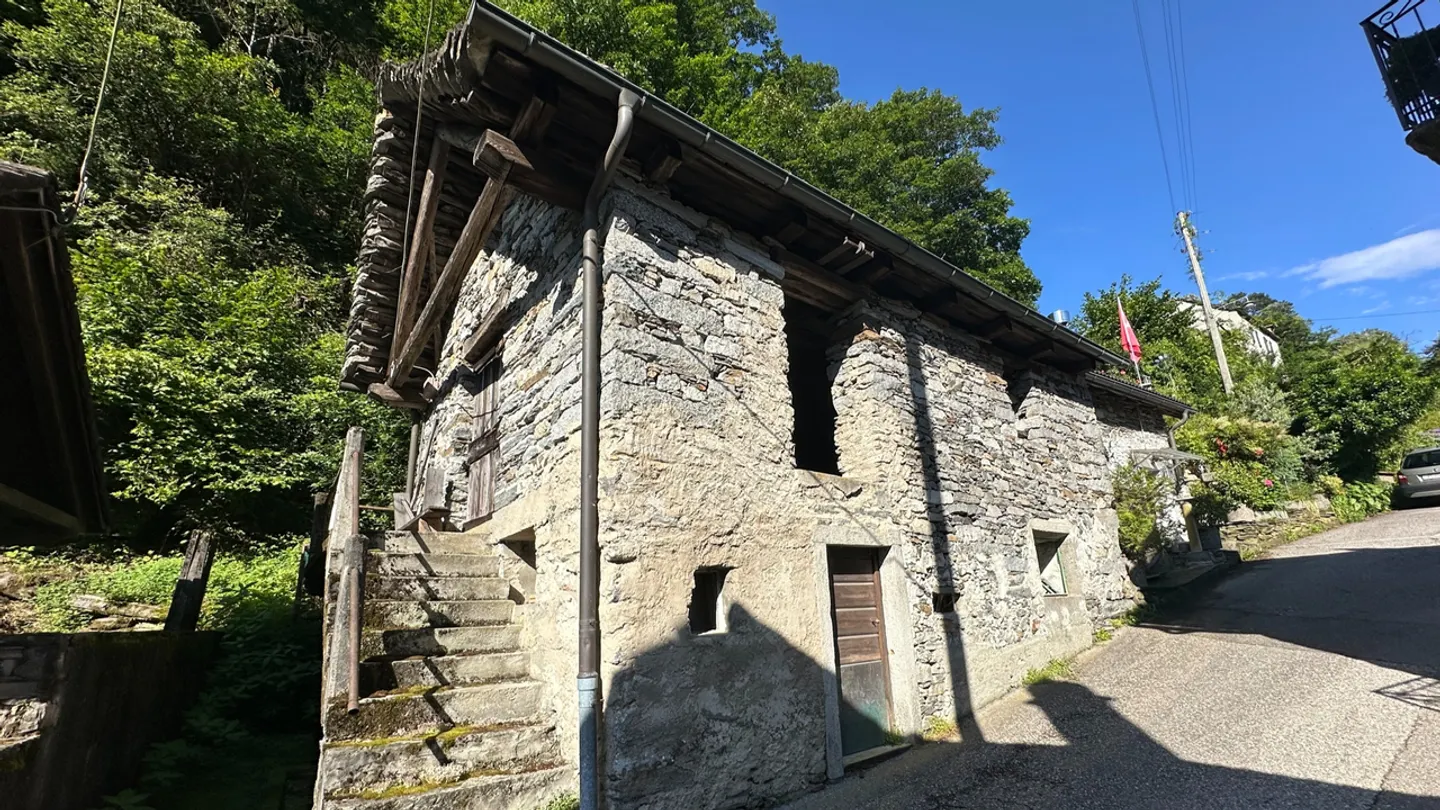 Rustico storico a Moghegno - Foto 1 di 3