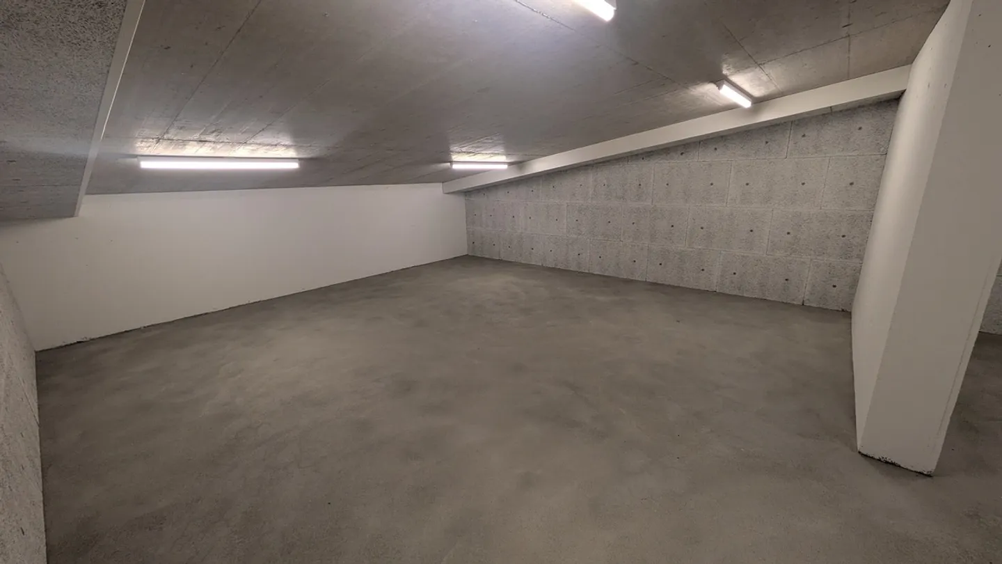 Spacious Storage Room in Regensdorf - Photo 9 of 13