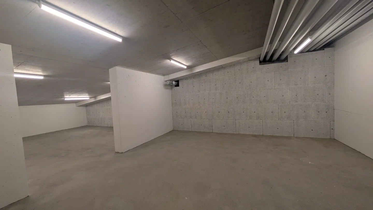 Spacious Storage Room in Regensdorf - Photo 10 of 13