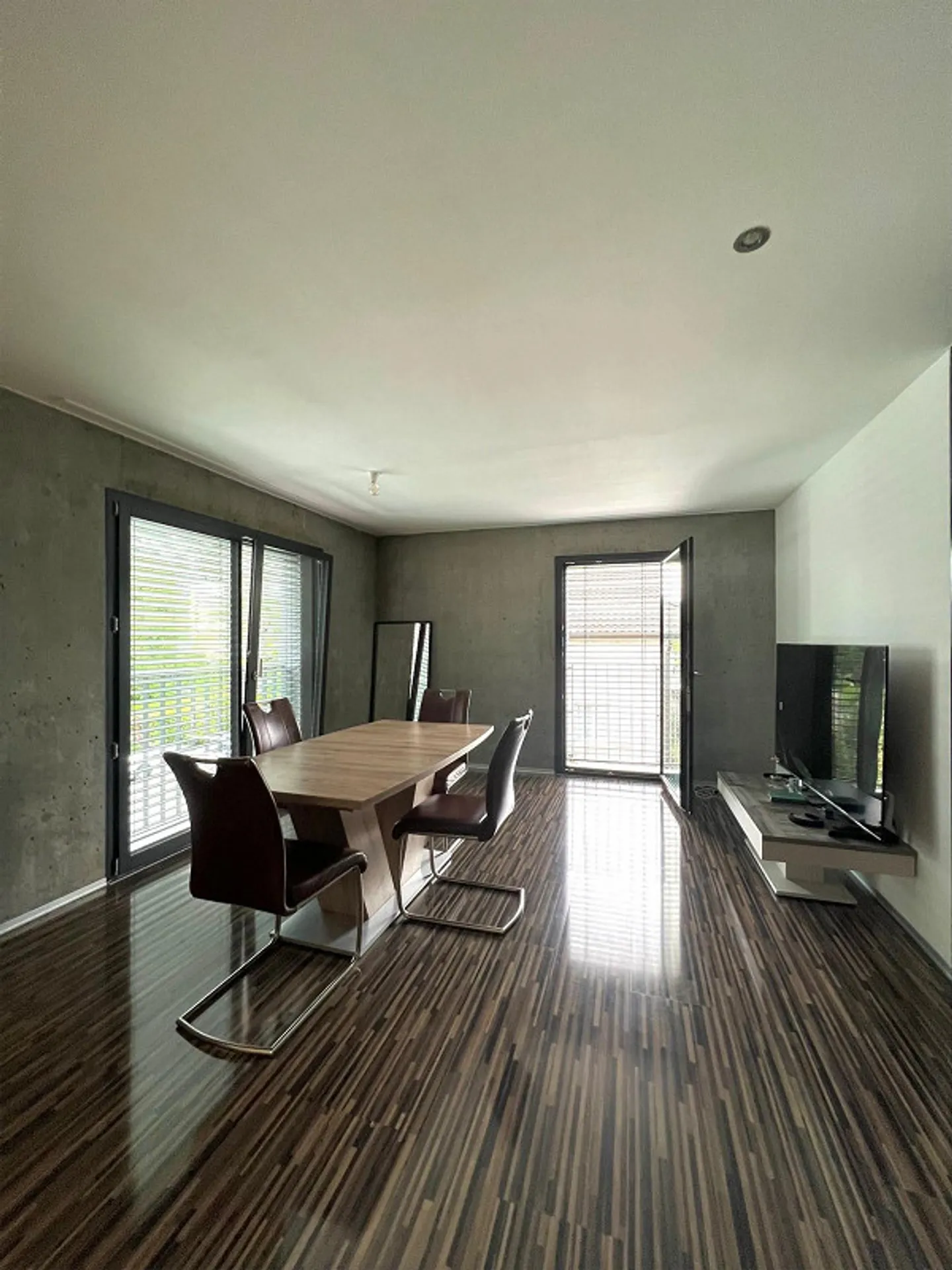 Apartment 2.5 Rooms - Photo 1 of 8