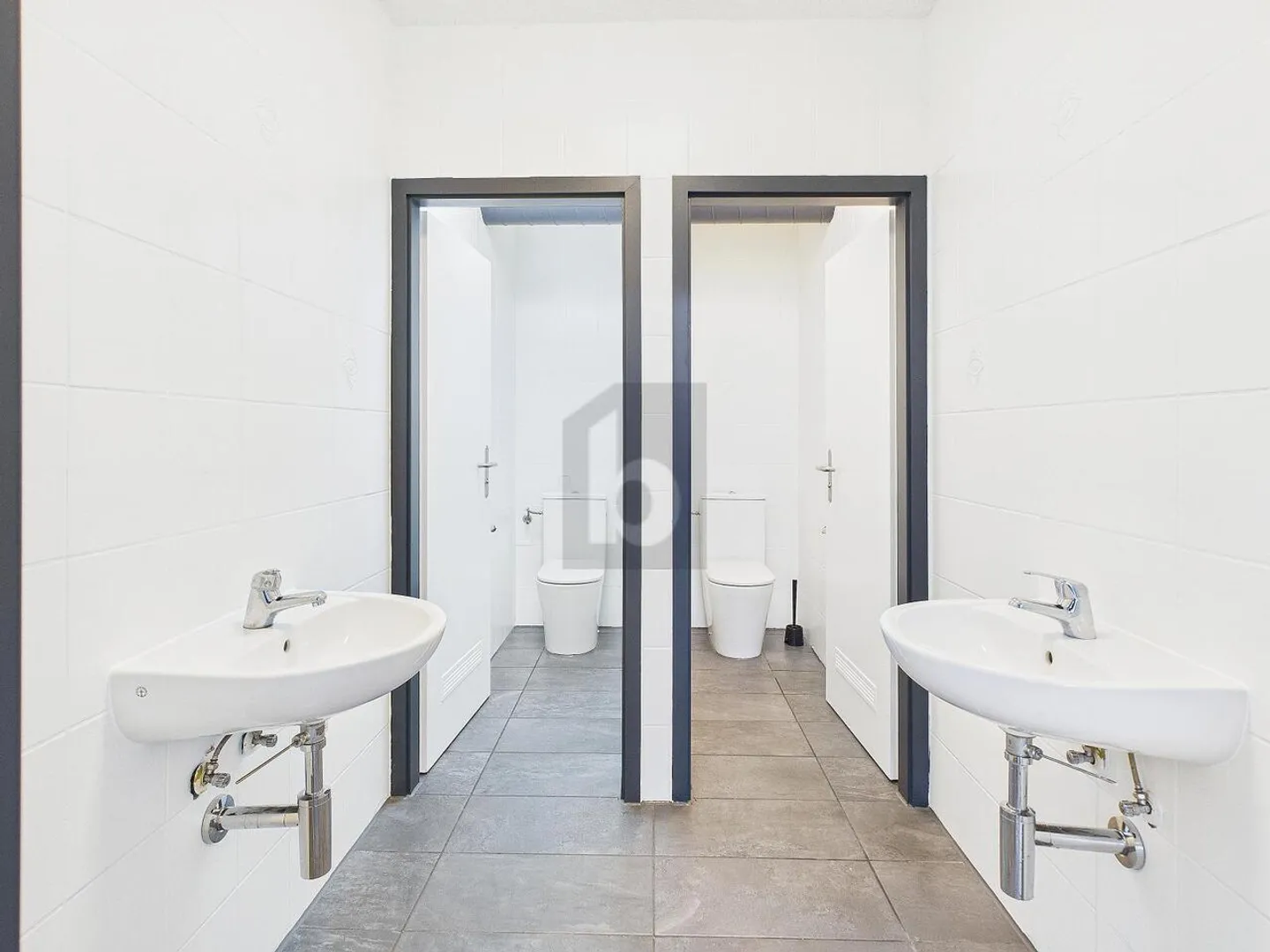 SHOWROOM HELLER IN POSIZIONE STRATEGICA - Foto 4 di 6