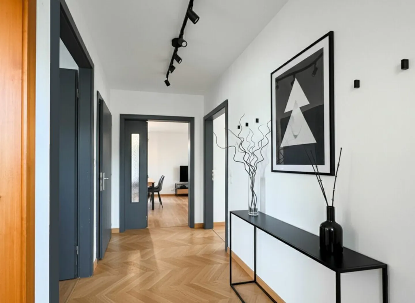 Individual villa with 5.5 rooms and garage. - Photo 10 of 23