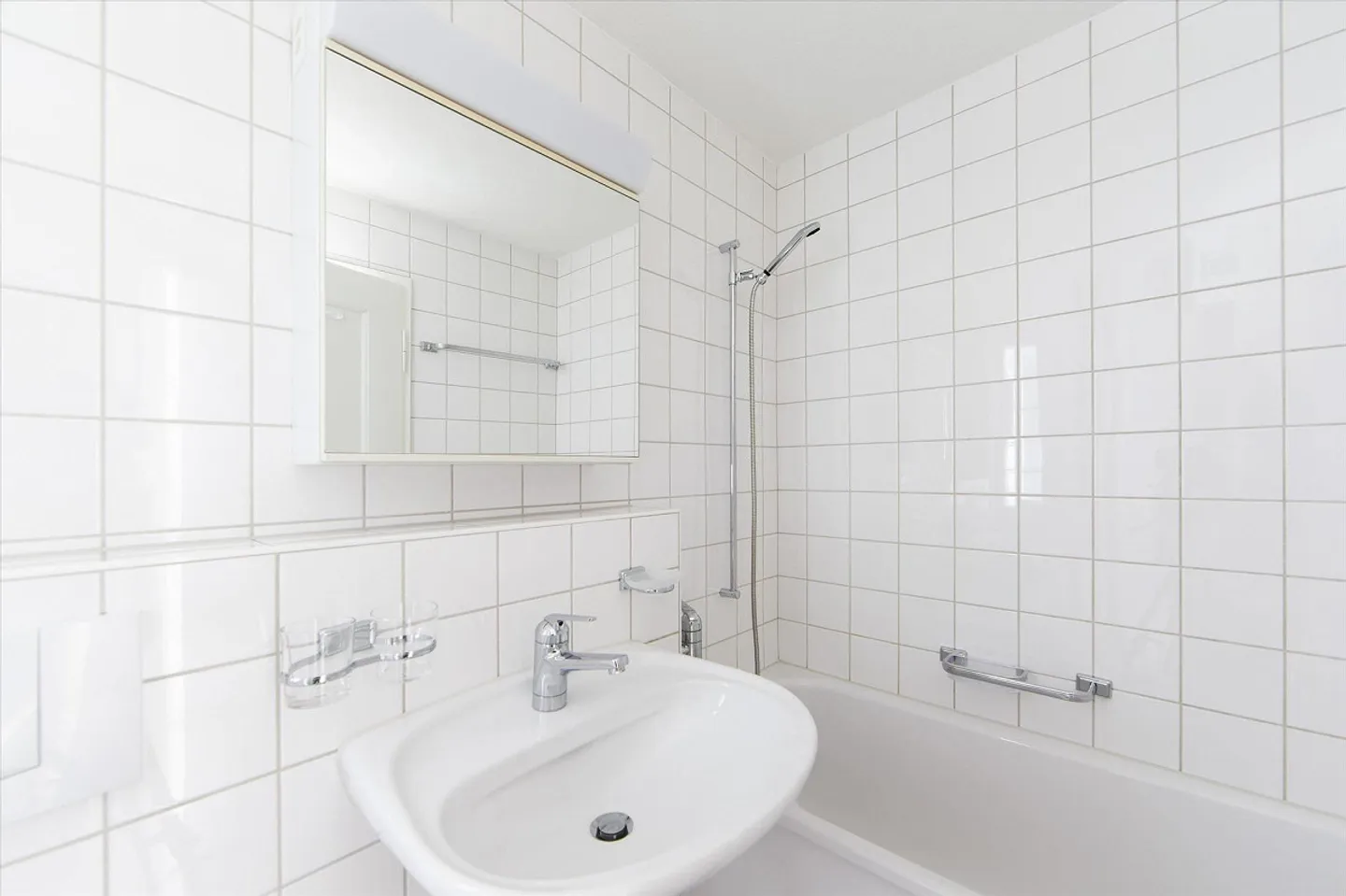 Available immediately - Your new home in a family-friendly neighborhood - Photo 4 of 8