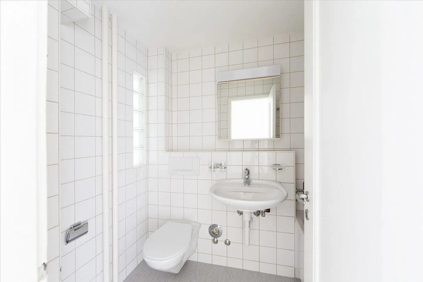 Available immediately - Your new home in a family-friendly neighborhood - Photo 5 of 8