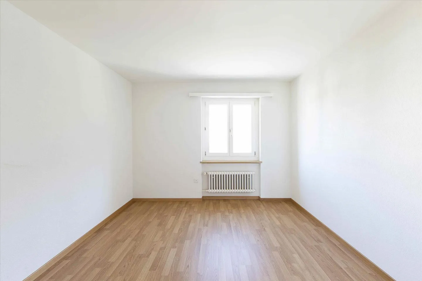 Available immediately - Your new home in a family-friendly neighborhood - Photo 6 of 8