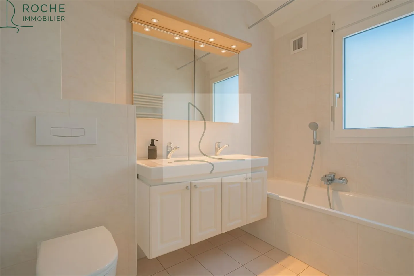 Maison contiguë 6 pièces - Photo 3 sur 7