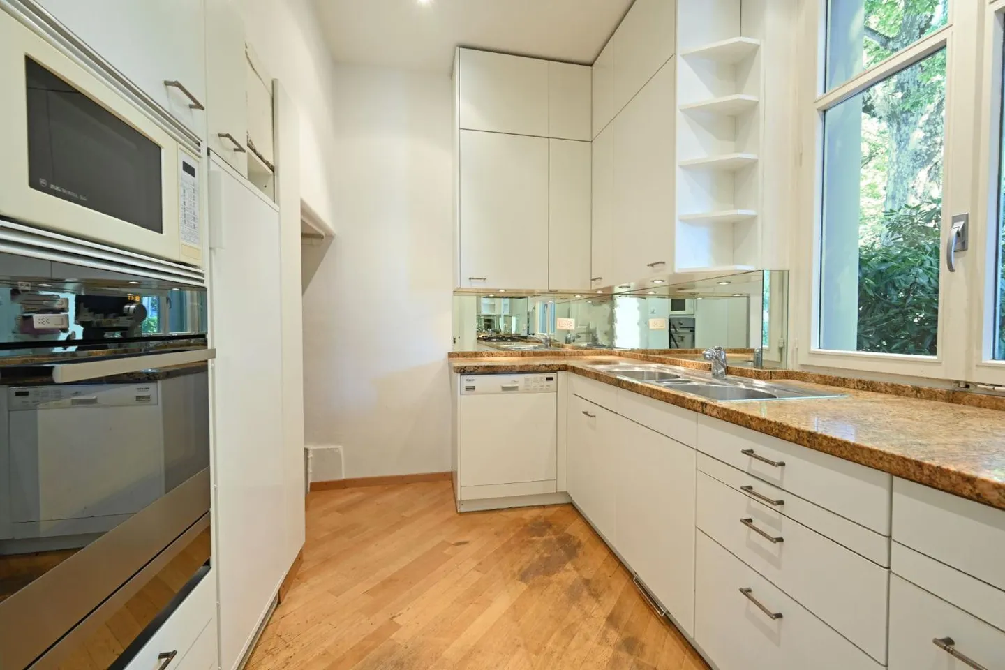 House with 6 rooms - Photo 6 of 13
