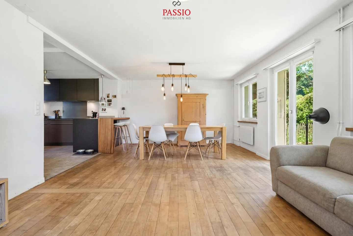 Charming Duplex Family Home - Photo 11 of 37