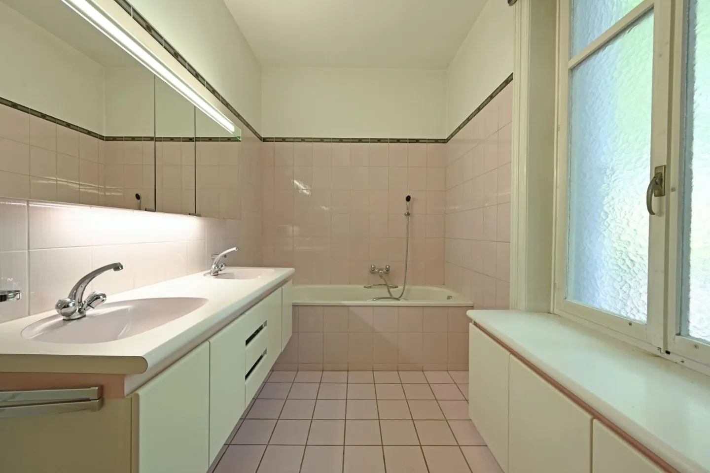 House with 6 rooms - Photo 12 of 13