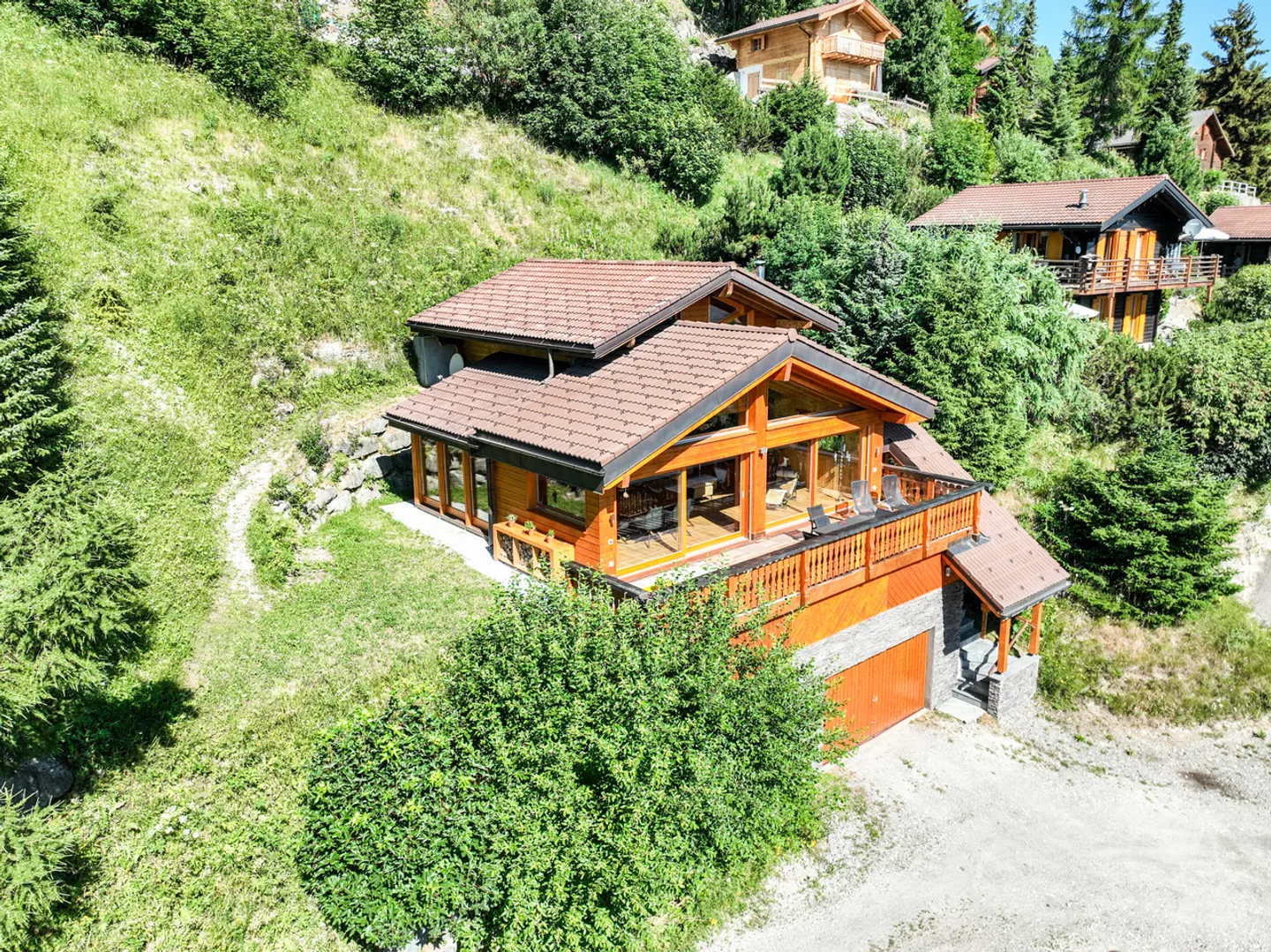 Magnificent chalet near the ski slopes - Photo 1 of 32