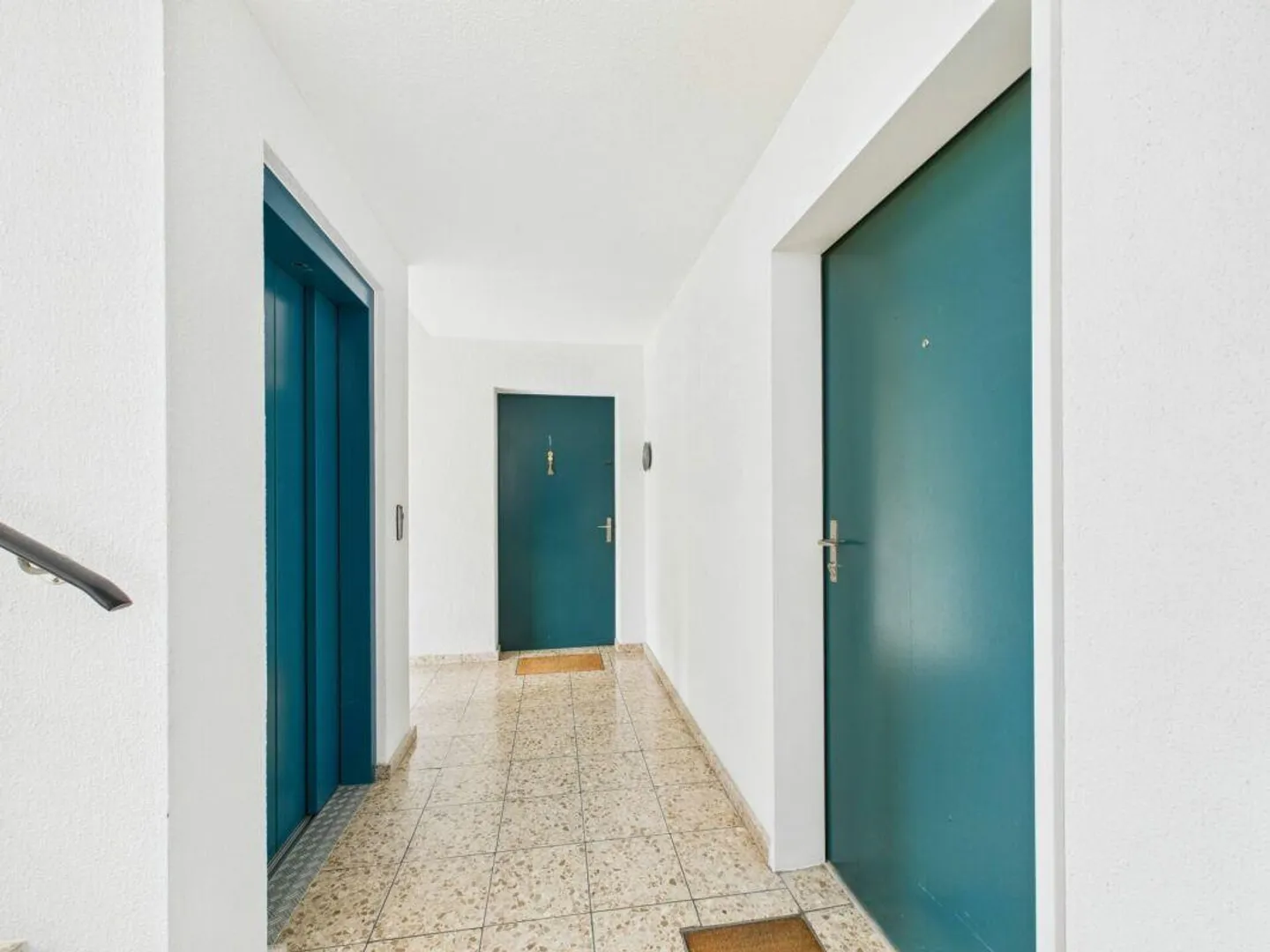 Prime Location with a View - Ideal Retirement Apartment / Investment (without parking, with top connections) - Photo 12 of 21