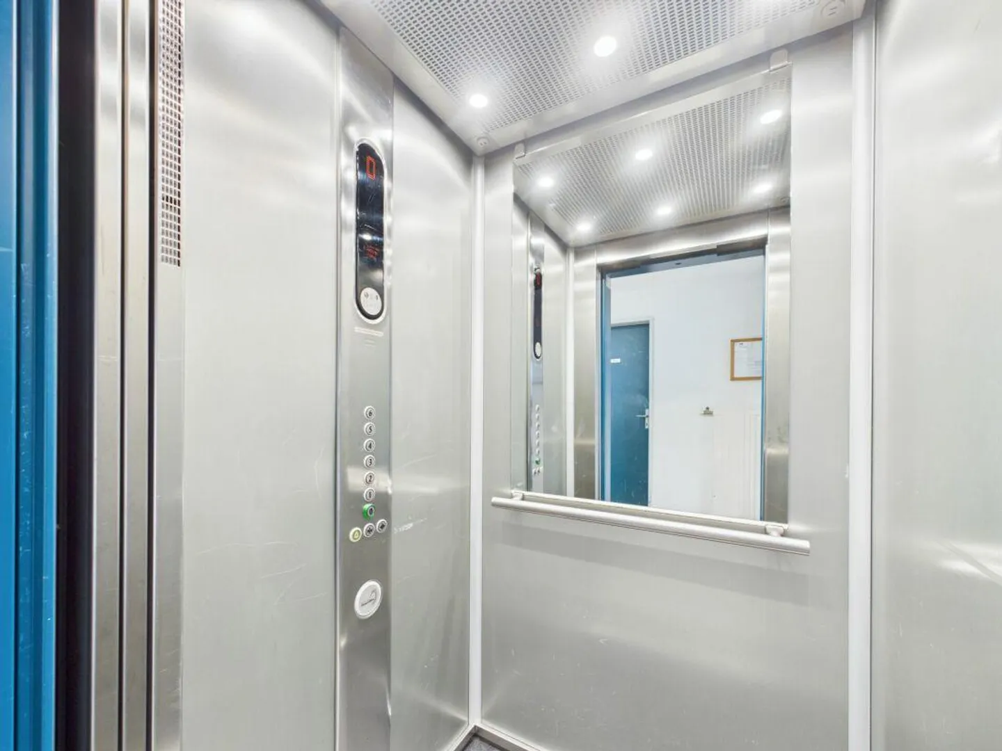 Prime Location with a View - Ideal Retirement Apartment / Investment (without parking, with top connections) - Photo 13 of 21