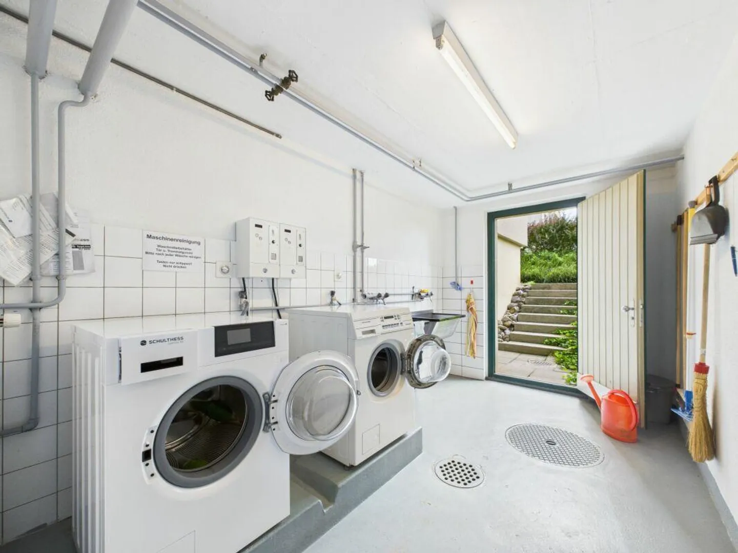 Prime Location with a View - Ideal Retirement Apartment / Investment (without parking, with top connections) - Photo 14 of 21