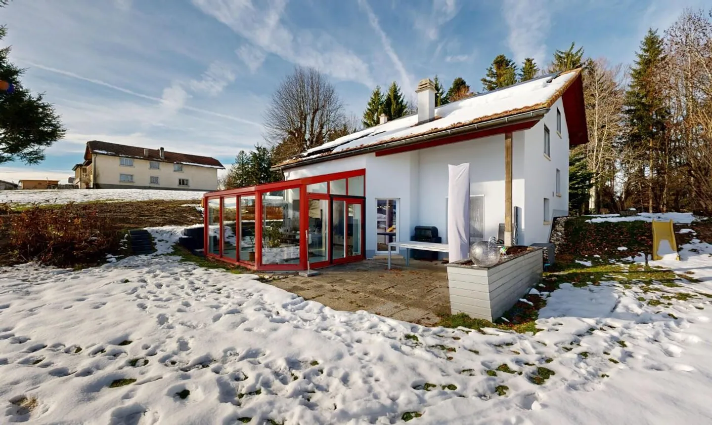 Charmantes freistehendes Haus mit beruhigendem Panorama - Foto 1 von 11