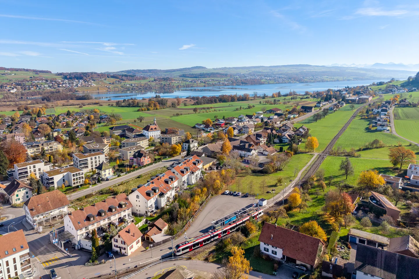 Luxurious 4.5-room penthouse apartment (170 m²) with gallery and lake view - Photo 2 of 13