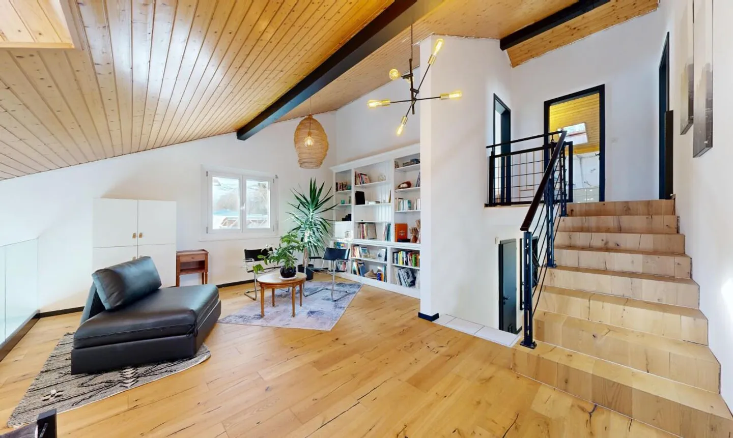 Charmantes freistehendes Haus mit beruhigendem Panorama - Foto 2 von 11