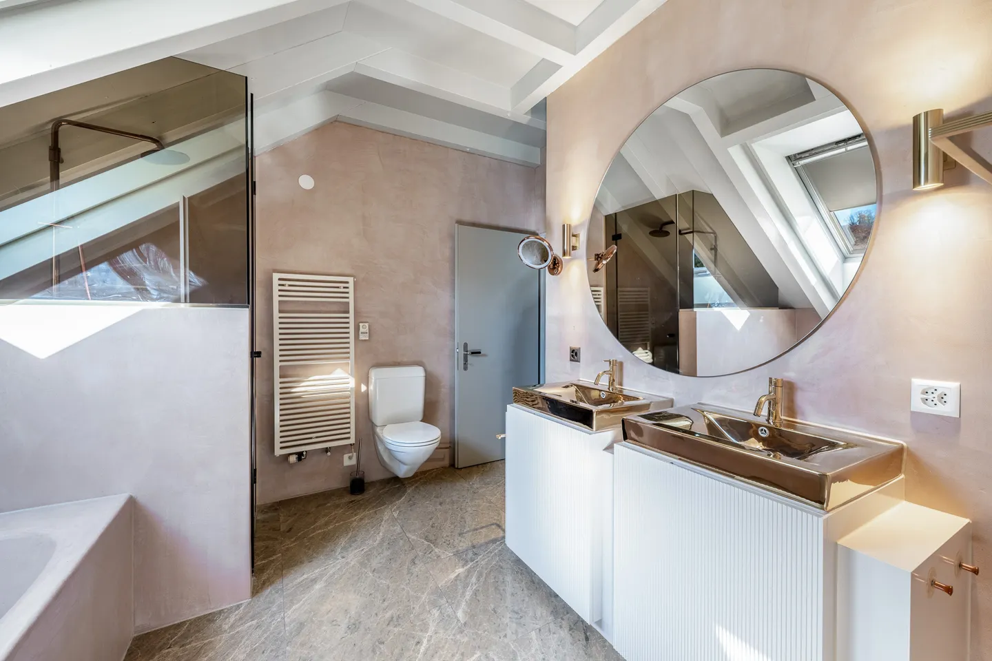 Luxurious 4.5-room penthouse apartment (170 m²) with gallery and lake view - Photo 4 of 13