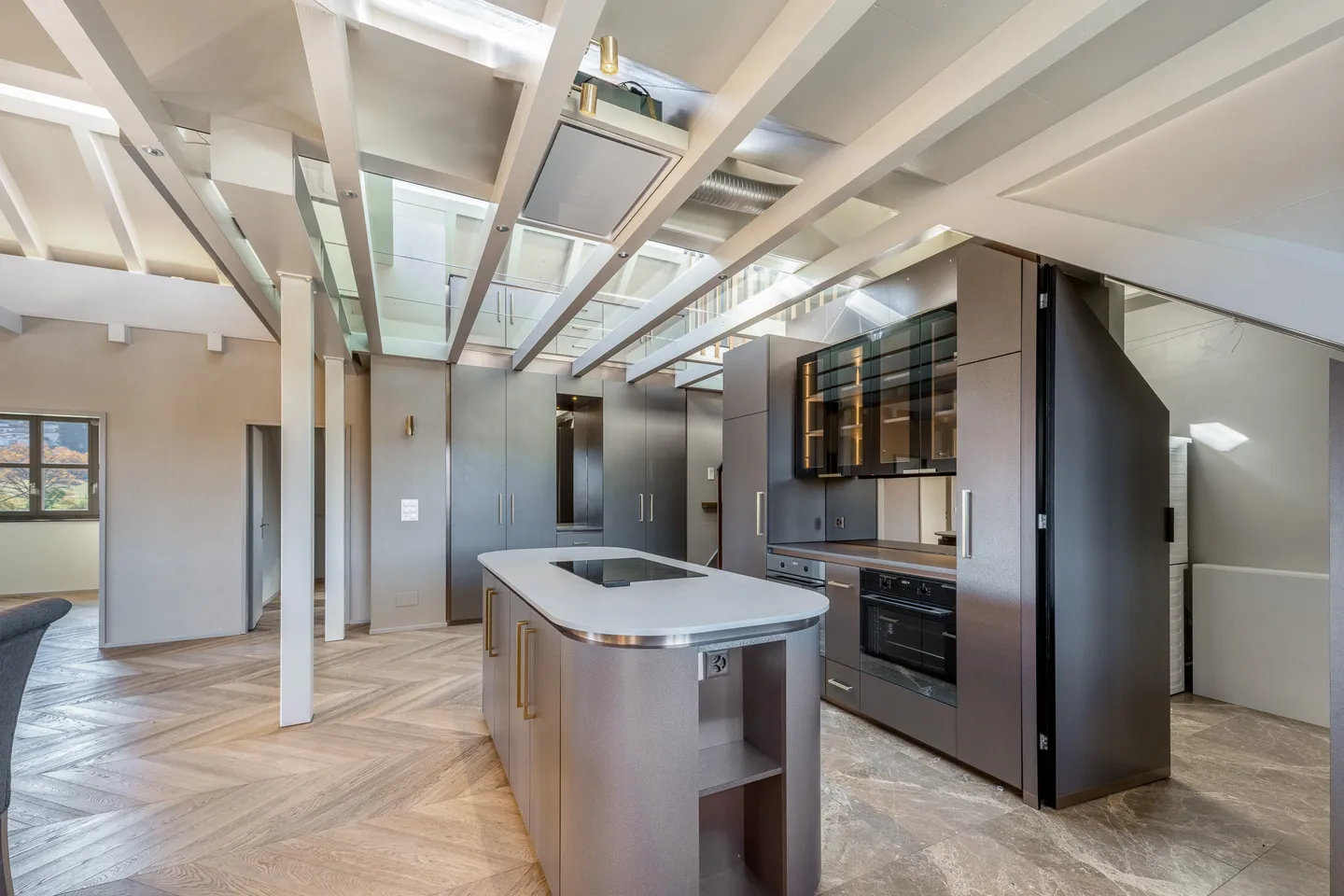 Luxurious 4.5-room penthouse apartment (170 m²) with gallery and lake view - Photo 7 of 13