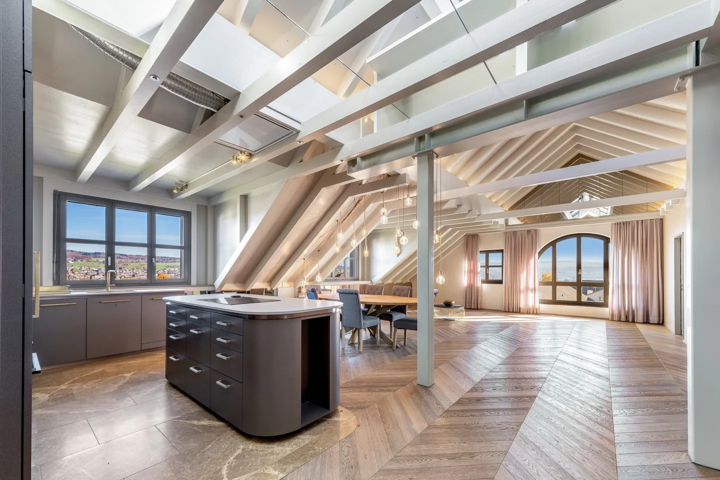 Luxurious 4.5-room penthouse apartment (170 m²) with gallery and lake view - Photo 6 of 13