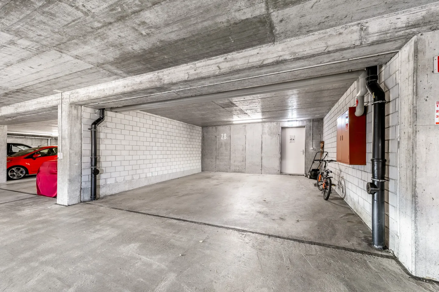 Luxurious 4.5-room penthouse apartment (170 m²) with gallery and lake view - Photo 12 of 13