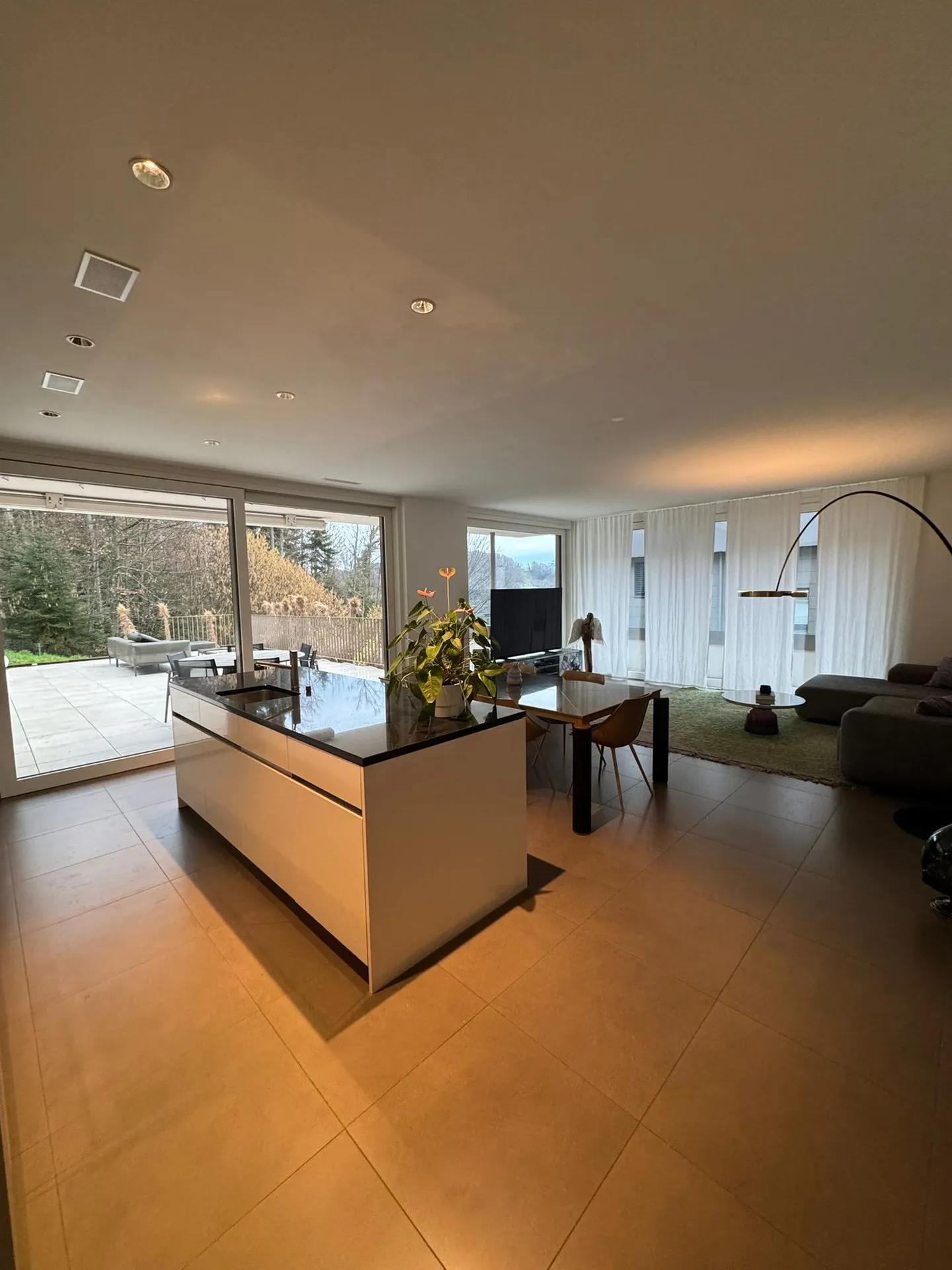 Exclusive 3.5-room terrace apartment with large sun terrace in Hergiswil - Photo 1 of 22