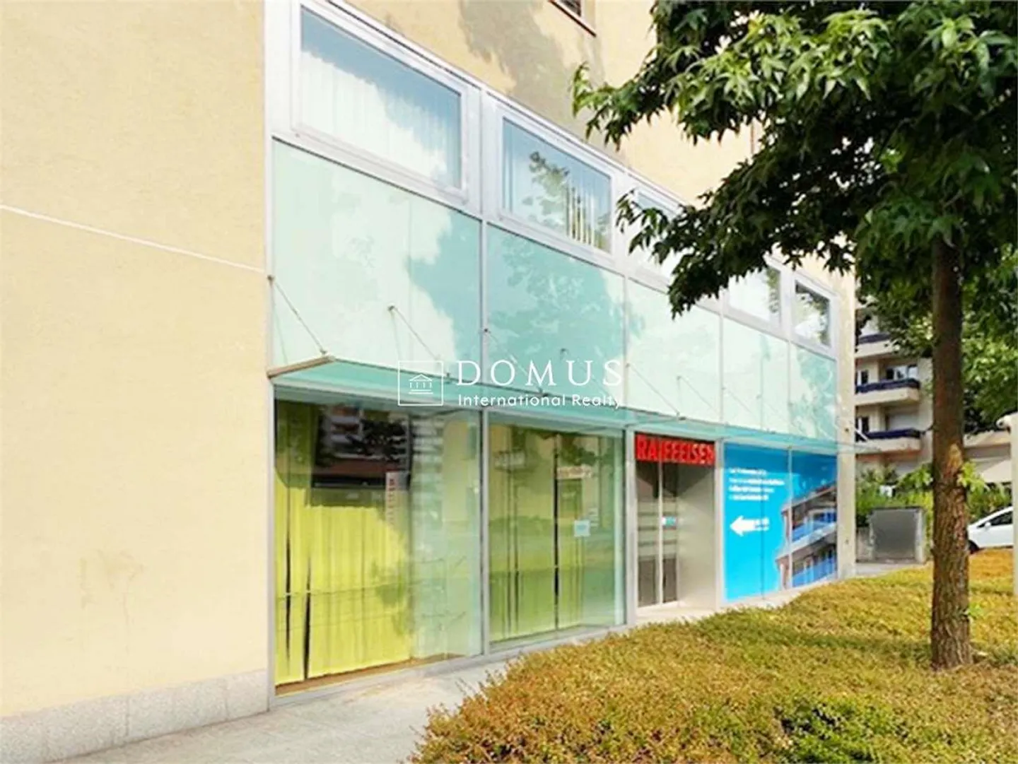 Espace commercial et de bureau - Photo 2 sur 12