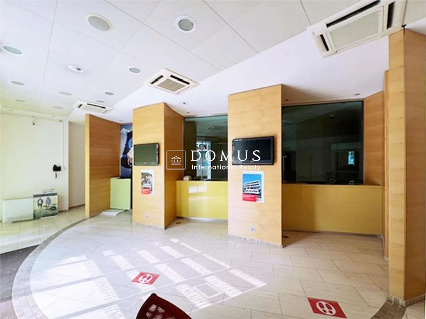 Espace commercial et de bureau - Photo 3 sur 12