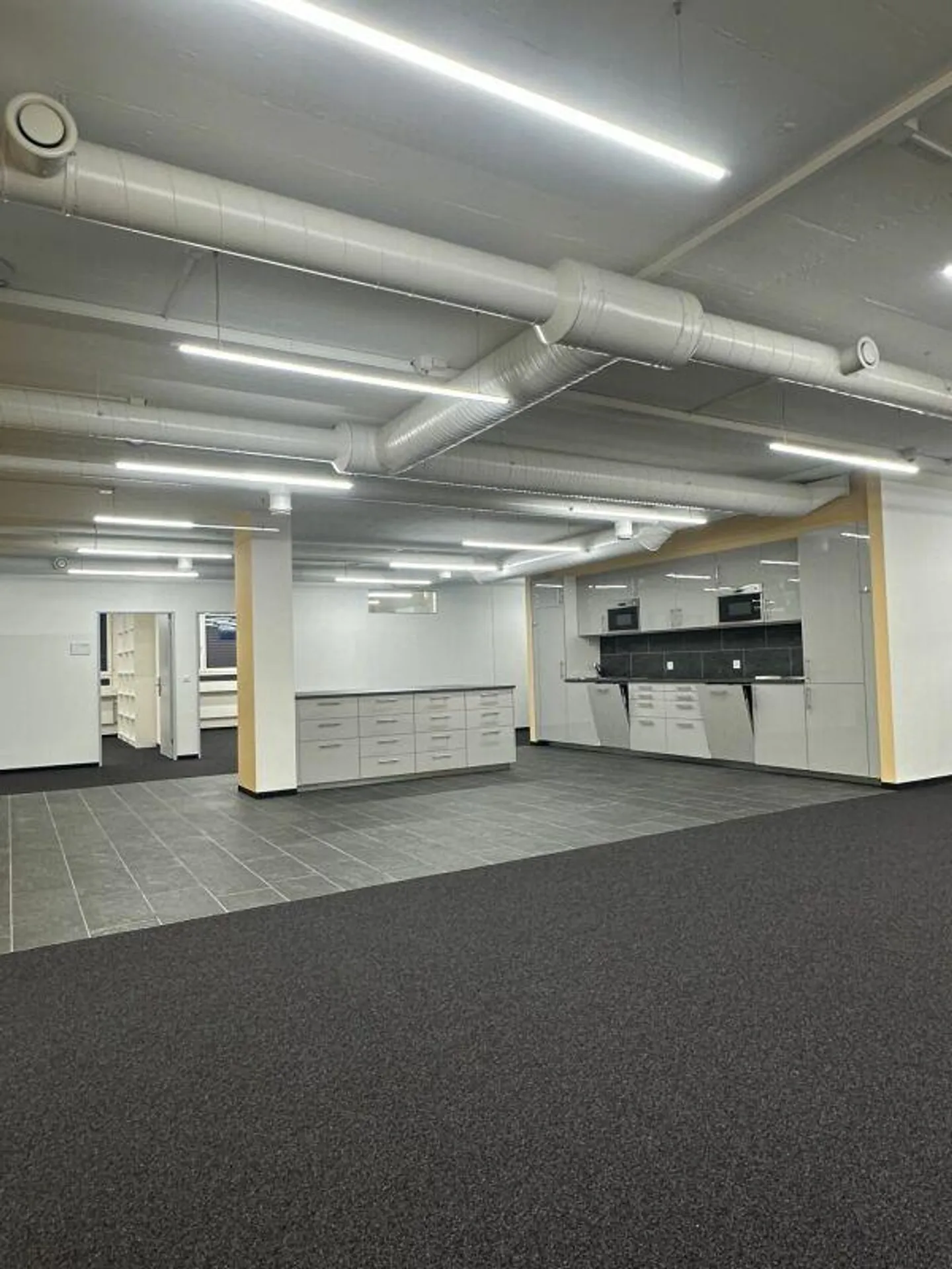 Uffici/Spazi commerciali in una posizione ben collegata - Foto 1 di 15