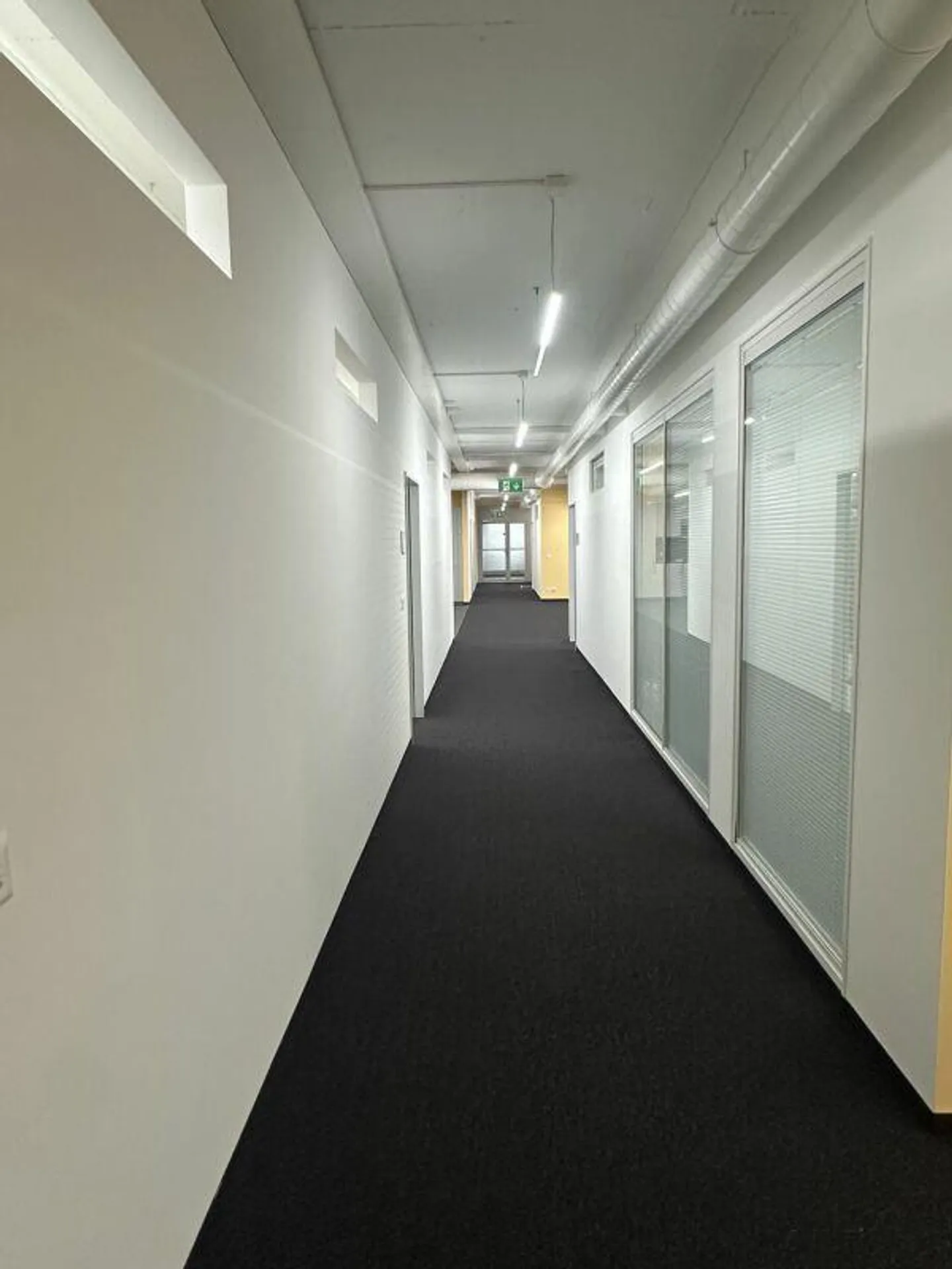 Uffici/Spazi commerciali in una posizione ben collegata - Foto 10 di 15