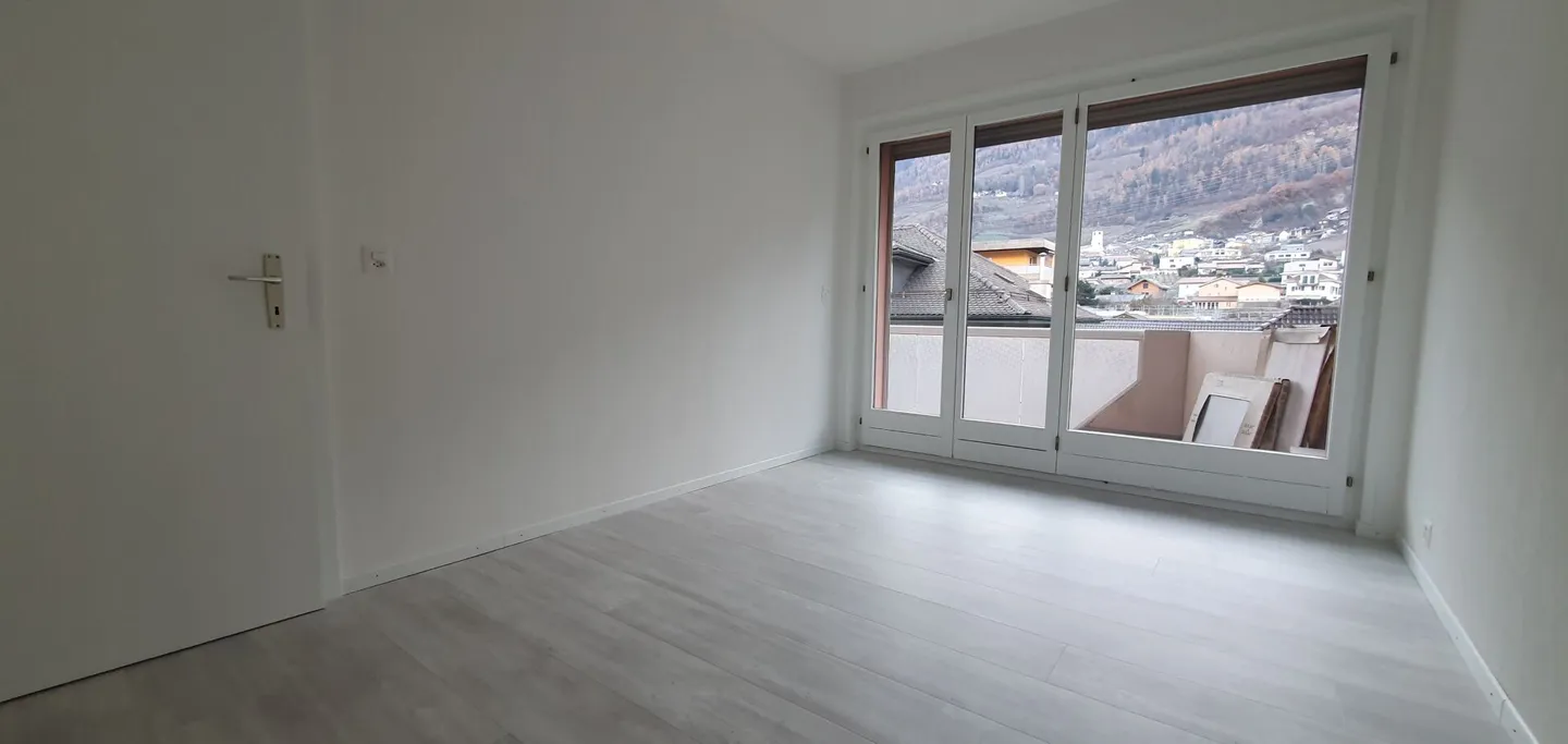 RENOVE - lumineux 2.5 pces en plein centre du village et de ses commodités - Foto 3 di 5