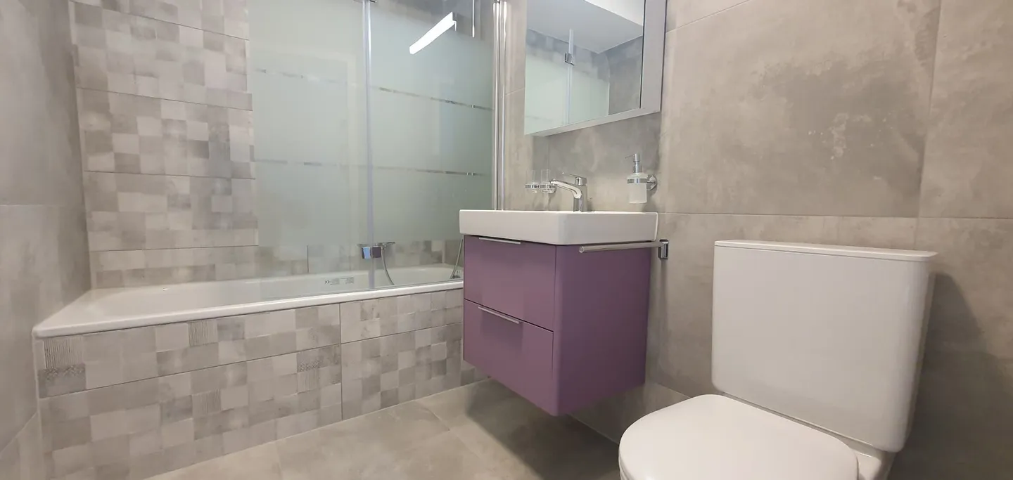 RENOVE - lumineux 2.5 pces en plein centre du village et de ses commodités - Foto 4 di 5