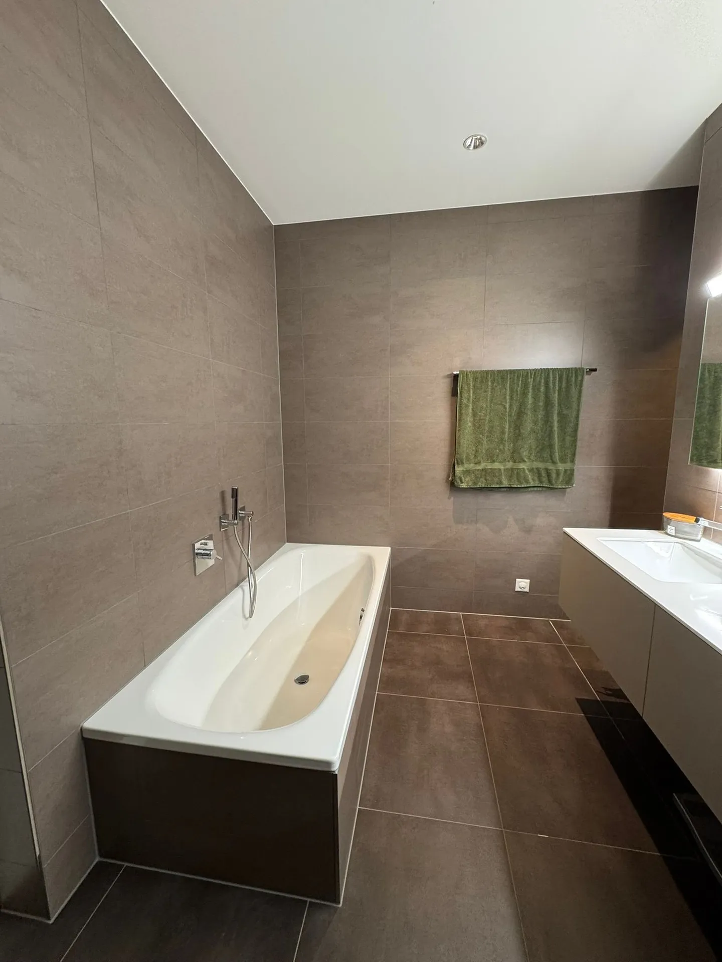 Exclusive 3.5-room terrace apartment with large sun terrace in Hergiswil - Photo 14 of 22