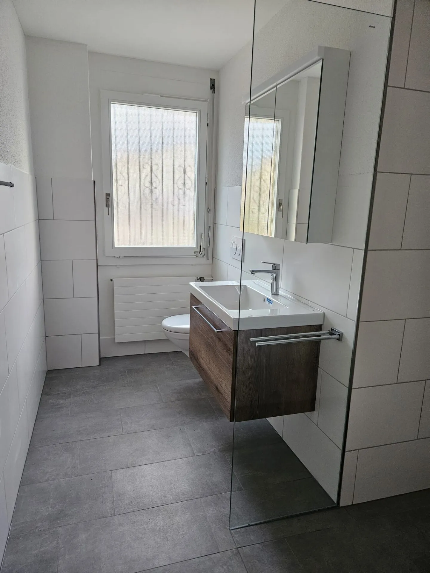 Freistehendes 5.5-Zimmer-Einfamilienhaus mit Nebenräumen à 35 m2 und Doppelgarage. - Photo 4 of 14