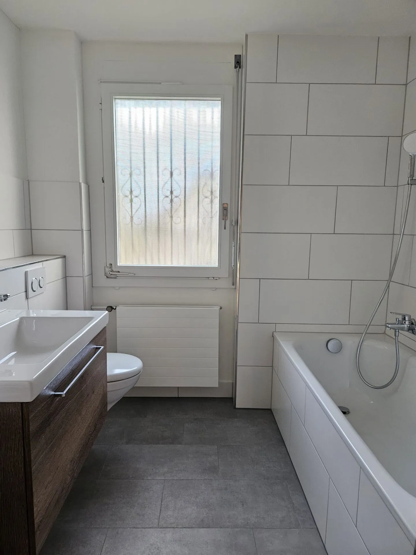 Freistehendes 5.5-Zimmer-Einfamilienhaus mit Nebenräumen à 35 m2 und Doppelgarage. - Photo 5 of 14